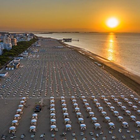 Appartamenti Villaggio Giardino Lignano Sabbiadoro Bagian luar foto