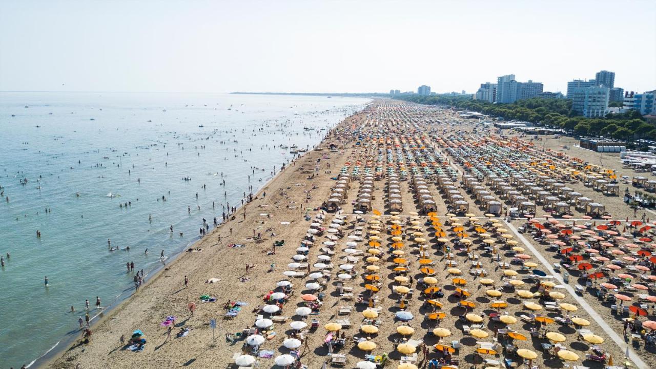 Appartamenti Villaggio Giardino Lignano Sabbiadoro Bagian luar foto